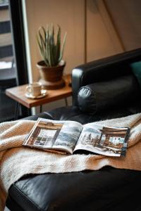 Foto dalla galleria di Stylish Romantic A Frame with Scenic Views Fireplace a Running Springs
