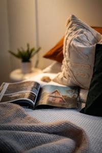 Foto dalla galleria di Stylish Romantic A Frame with Scenic Views Fireplace a Running Springs