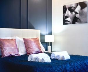 Ένα ή περισσότερα κρεβάτια σε δωμάτιο στο ChicLife SARONA Shenkin - Borgo Santa Caterina & Museum