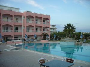 Bazén v ubytovaní Rhodian Rose Hotel alebo v jeho blízkosti