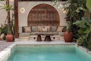 Hồ bơi trong/gần Bedouin House Pererenan