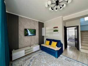 En eller flere senge i et værelse på Таунхаус в пансионате байтур + 37 billeder