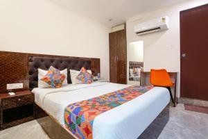Postel nebo postele na pokoji v ubytování FabHotel Occazia Paradise - Nr Janki devi High School