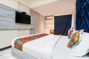 Postel nebo postele na pokoji v ubytování FabHotel Occazia Paradise - Nr Janki devi High School
