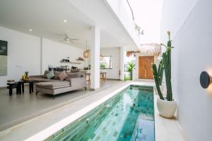 a living room and a swimming pool in a house at Villa Alveena in Tumbak Bayuh in Tumbak Bayuh