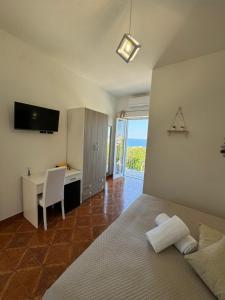 Postel nebo postele na pokoji v ubytování Villa Chiena Forio