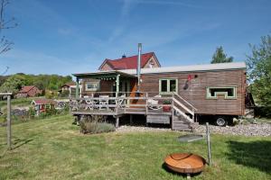 Aed väljaspool majutusasutust Tiny House Ria
