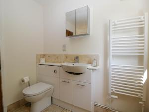 Ένα μπάνιο στο Home Farm Barn +28 φωτογραφίες