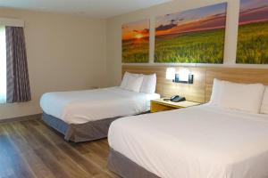 Postel nebo postele na pokoji v ubytování Days Inn by Wyndham Norman