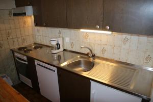 Kuchyň nebo kuchyňský kout v ubytování Melezes S 033 - SKI LIFT apartment 8 pers