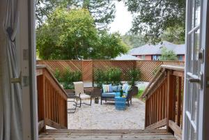 Κήπος έξω από το Sonoma Hideaway 3BD 2,5 BATH, Beautiful Patio and Garden