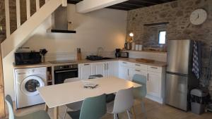 Kuchyňa alebo kuchynka v ubytovaní Maison Normande proche de la mer et des lieux touristiques