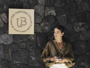 Gosti u objektu Magma Resort Santorini, In The Unbound Collection By Hyatt