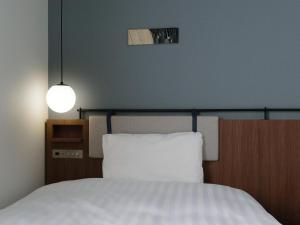 Кровать или кровати в номере Comfort Hotel Yokkaichi