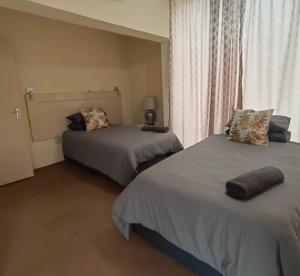 a bedroom with two beds and a window at Cottage at Yellowstone in Springs +6 photos