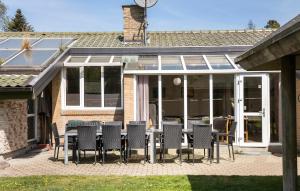 Αίθριο ή υπαίθριος χώρος στο Stunning Home In Væggerløse With Sauna