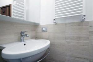 A bathroom at Navona Secret Suite Még 26 kép