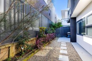 Husky Sands I Pet Friendly I 5 Mins Walk to Beach外面的花园