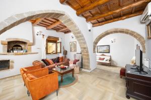 a living room with arched ceilings and a fireplace at Villa Anta in Astérion