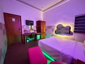 a bedroom with a bed and a table and chairs at Đào Hoa Luxury in Quy Nhon +33 photos