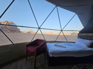 Postel nebo postele na pokoji v ubytování Wadi Rum Camp