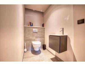 Kúpeľňa v ubytovaní Luxurious 4-room with pool, gym, spa and parking