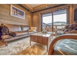Posedenie v ubytovaní Luxurious 4-room with pool, gym, spa and parking