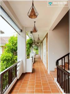 Ein Balkon oder eine Terrasse in der Unterkunft Ancient Garden Boutique Hoi An