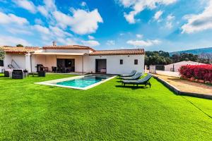 Swimmingpoolen hos eller tæt på Maison Sanchez - Maison Climatisée avec Piscine