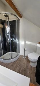 Photo de la galerie de l'établissement Charmant appartement, calme, nature et confort, à Uzerche