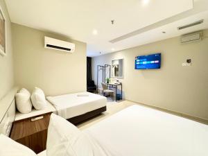Postel nebo postele na pokoji v ubytování Kingston Hotel 1 - Bukit Bintang