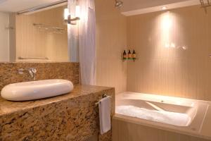 a bathroom with a sink and a bath tub at Casa del Alma Hotel Boutique & Spa in San Cristóbal de Las Casas