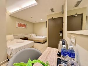 Postel nebo postele na pokoji v ubytování Kingston Hotel 1 - Bukit Bintang