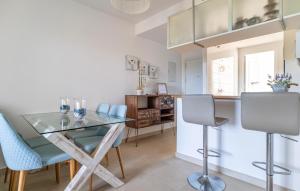 Χώρος καθιστικού στο Lovely Apartment In Rota With Wifi