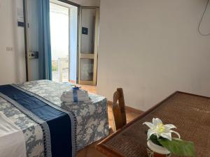 a room with a table and a table and a window at Hotel Giglio in Lampedusa