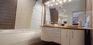 Ένα μπάνιο στο Villa Dilecta - Superbe vue mer - garage +45 φωτογραφίες