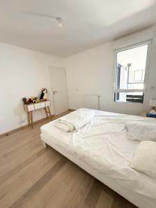 Posteľ alebo postele v izbe v ubytovaní Le bain de lumiere - Appart-Hotel