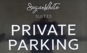 Sugarwhite Suites with Private not Heated Pool的证书、奖牌、标识或其他文件