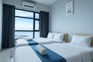 Postel nebo postele na pokoji v ubytování ENDLESS SUMMER Jesselton Quay Kota Kinabalu 來繕旅遊