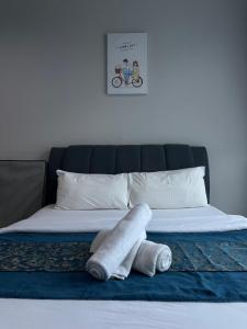 Postel nebo postele na pokoji v ubytování ENDLESS SUMMER Jesselton Quay Kota Kinabalu 來繕旅遊