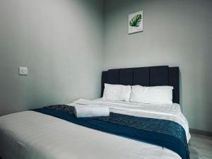 Postel nebo postele na pokoji v ubytování ENDLESS SUMMER Jesselton Quay Kota Kinabalu 來繕旅遊