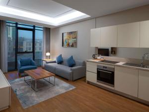 Kuchyň nebo kuchyňský kout v ubytování Movenpick Living Istanbul West