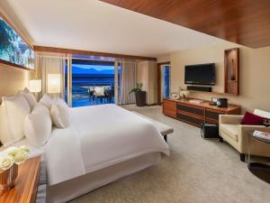 TV a/nebo společenská místnost v ubytování Fairmont Pacific Rim