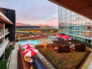 Bazén v ubytování Fairmont Pacific Rim nebo v jeho okolí