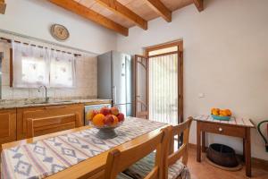 a kitchen with a table with a bowl of fruit on it at Pou Bo - Campanet in Campanet