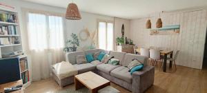 a living room with a couch and a table at Villa avec piscine - 3 chambres in Alignan-du-Vent