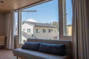 Χώρος καθιστικού στο Ginkgo House ギンコハウス