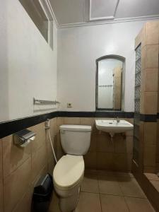 Koupelna v ubytování RedDoorz Plus near Parahyangan University