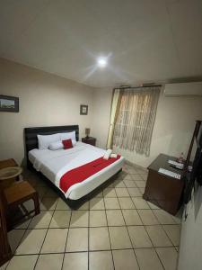 Letto o letti in una camera di RedDoorz Plus near Parahyangan University