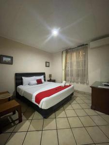 Letto o letti in una camera di RedDoorz Plus near Parahyangan University